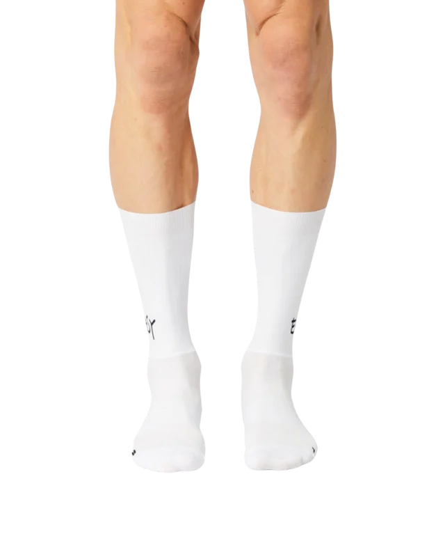 #Aero Movement Easy Socks - White